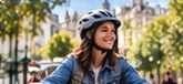 Cycliste autonome à vélo après l’accompagnement Cap Autonomie